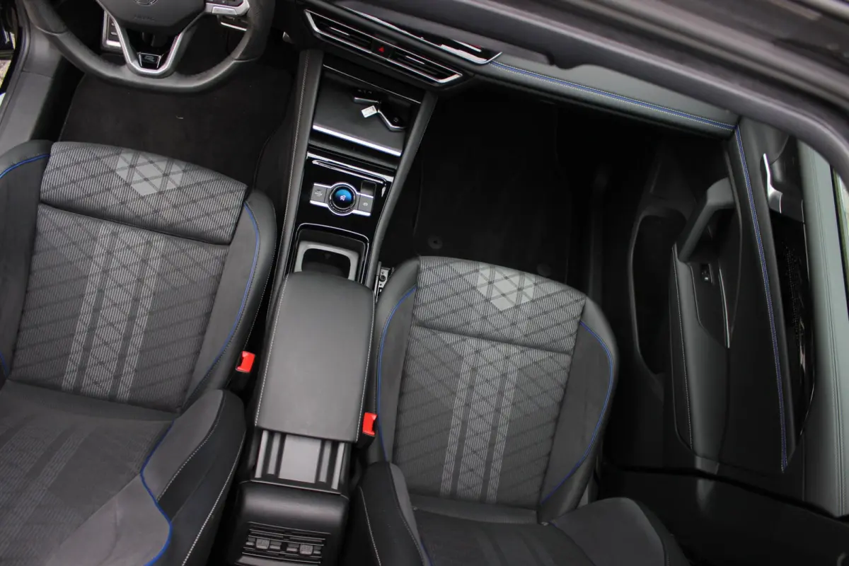 1.5 eHybrid R-Line Edition