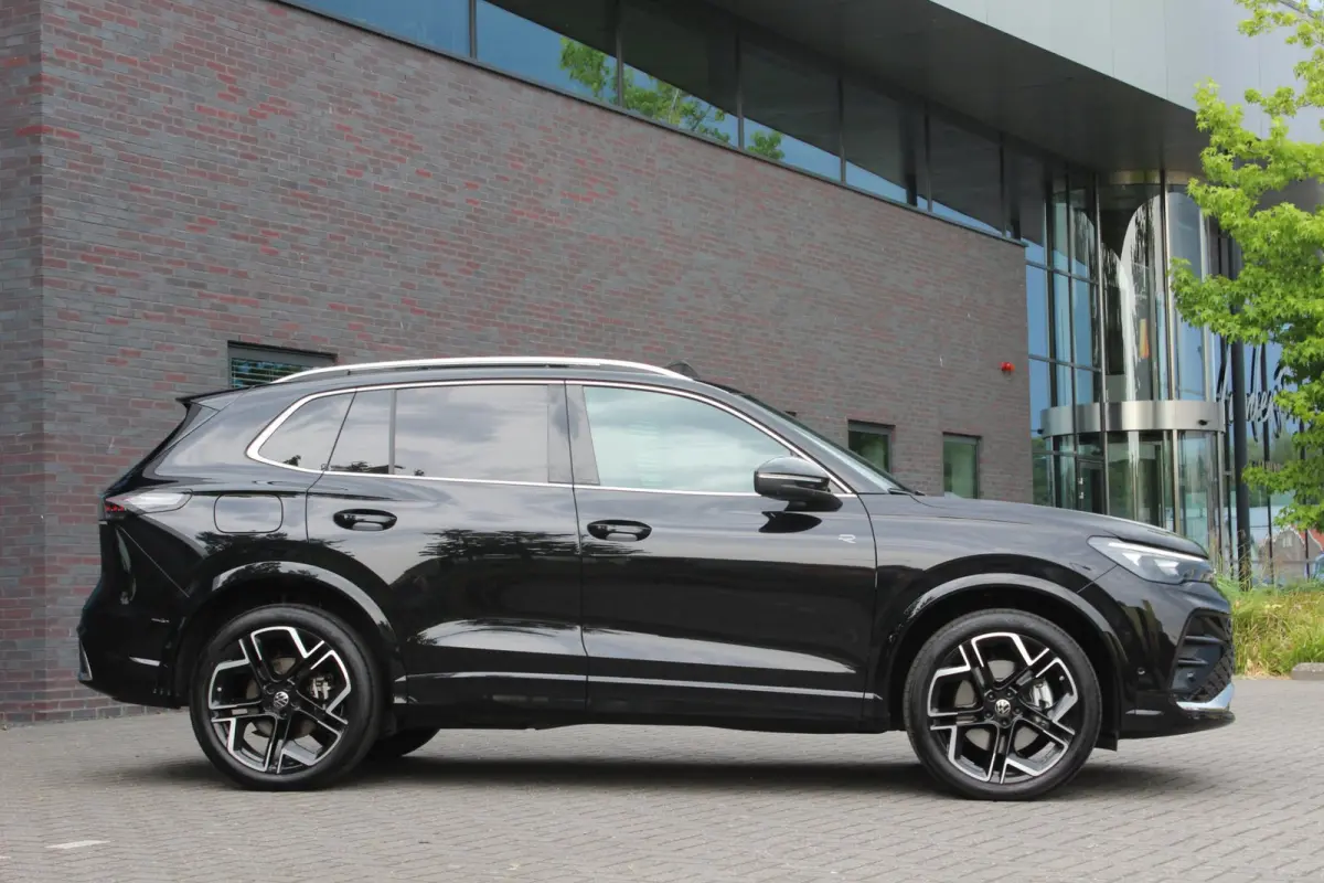1.5 eHybrid R-Line Edition