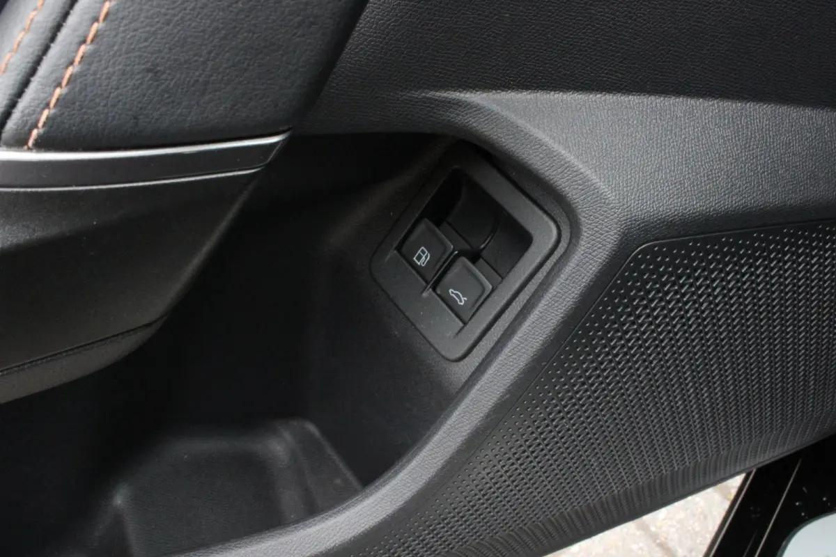 1.4 e-Hybrid Business