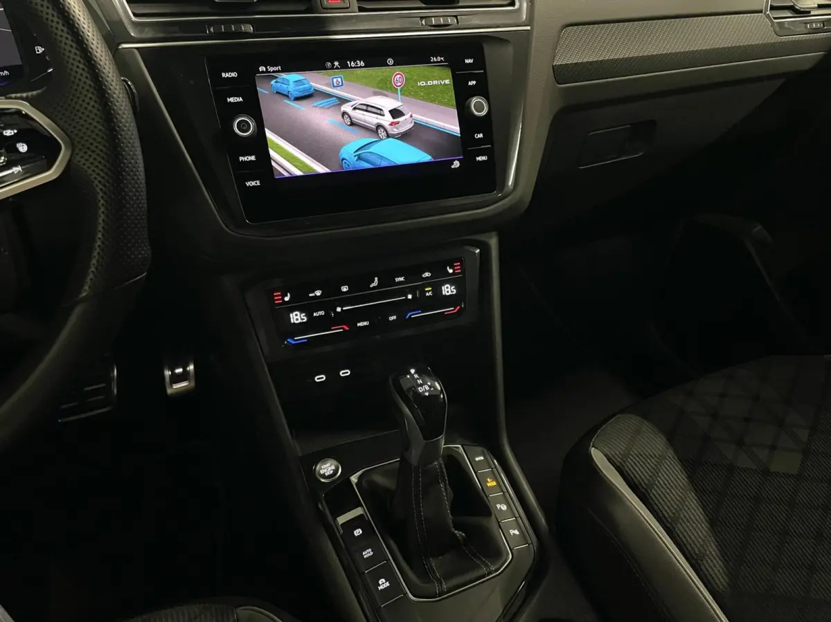 1.4 TSI eHybrid R-Line Business+ Black Style/Cam/ IQ LED/ Keyless