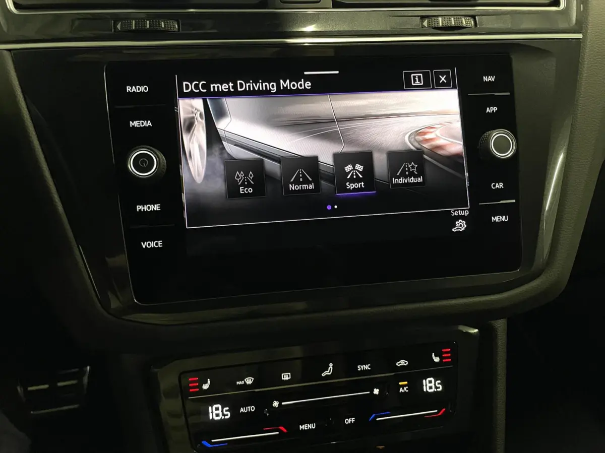 1.4 TSI eHybrid R-Line Business+ Black Style/Cam/ IQ LED/ Keyless