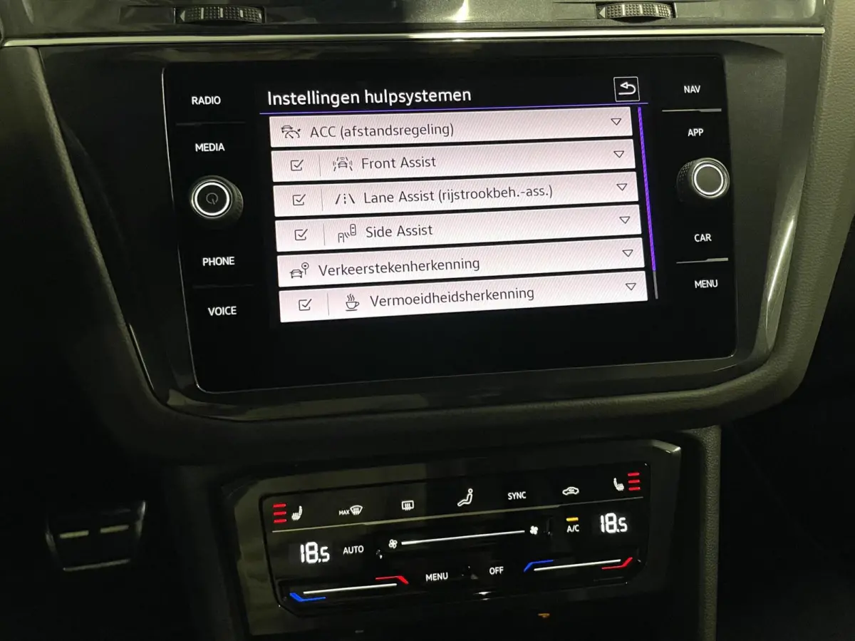 1.4 TSI eHybrid R-Line Business+ Black Style/Cam/ IQ LED/ Keyless