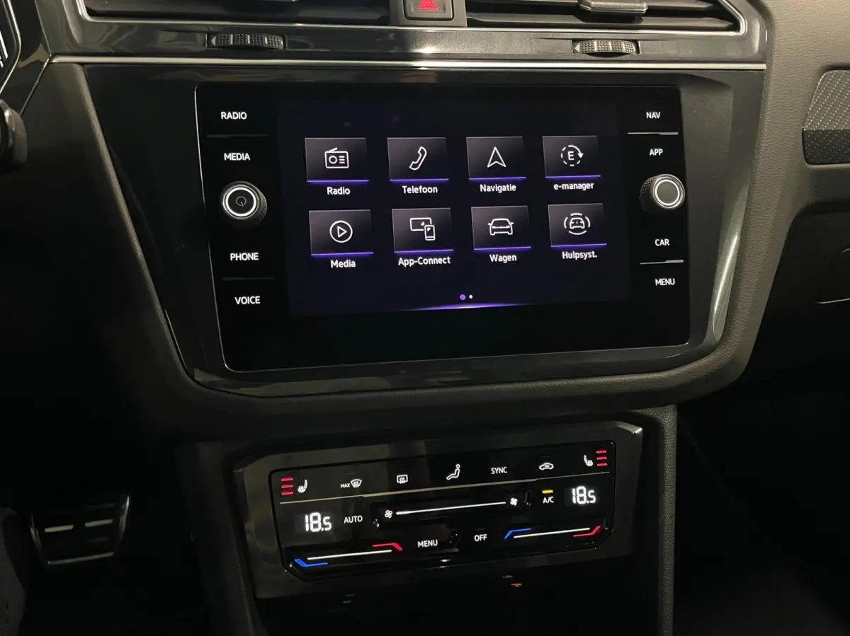 1.4 TSI eHybrid R-Line Business+ Black Style/Cam/ IQ LED/ Keyless