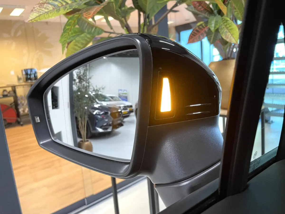 1.4 TSI eHybrid R-Line Business+ Black Style/Cam/ IQ LED/ Keyless