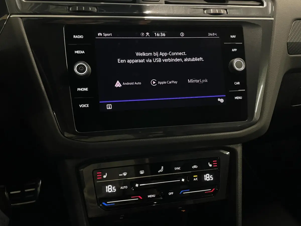 1.4 TSI eHybrid R-Line Business+ Black Style/Cam/ IQ LED/ Keyless