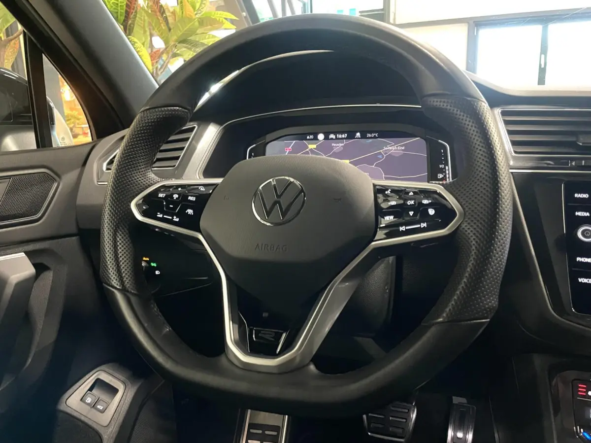 1.4 TSI eHybrid R-Line Business+ Black Style/Cam/ IQ LED/ Keyless