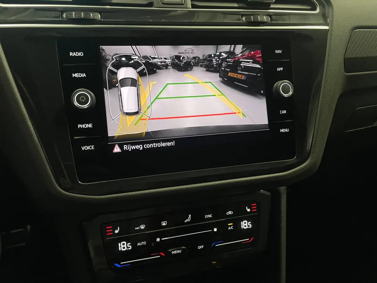 1.4 TSI eHybrid R-Line Business+ Black Style/Cam/ IQ LED/ Keyless