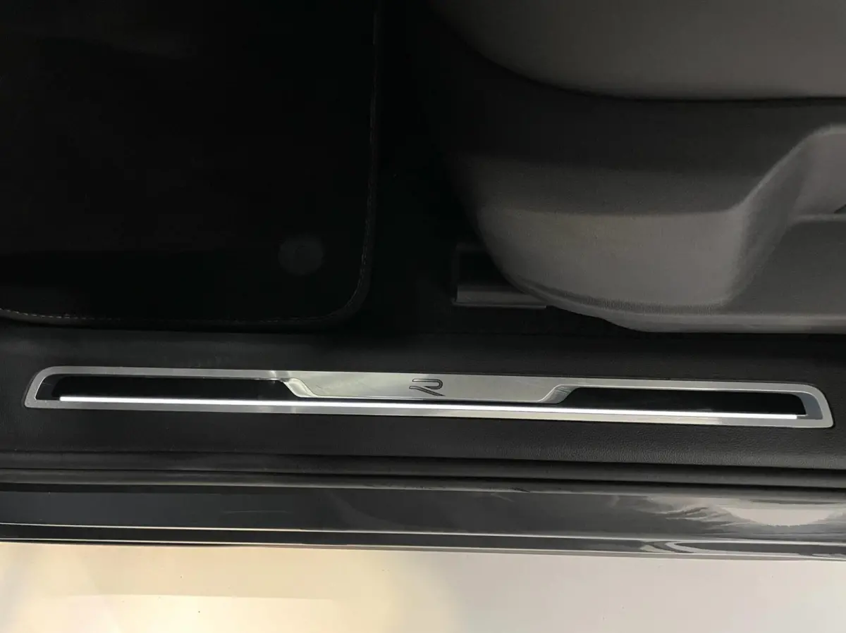 1.4 TSI eHybrid R-Line Business+ Black Style/Cam/ IQ LED/ Keyless