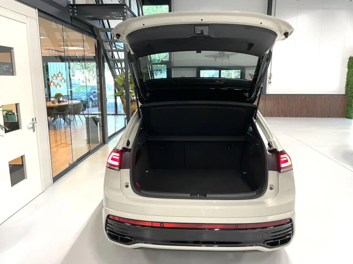 1.5 TSI R-Line Black Style/ Cam/ IQ LED/ 18''LMV/ Ascot Grey