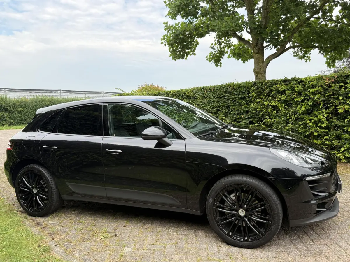 3.0 S | V6 | Black-on-black |ACC