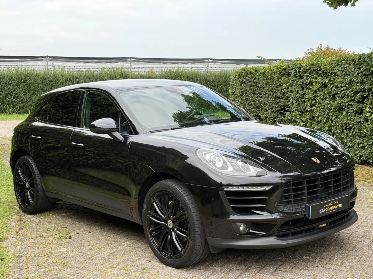 3.0 S | V6 | Black-on-black |ACC