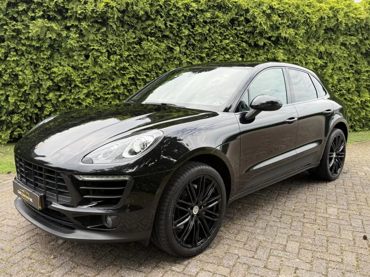 3.0 S | V6 | Black-on-black |ACC
