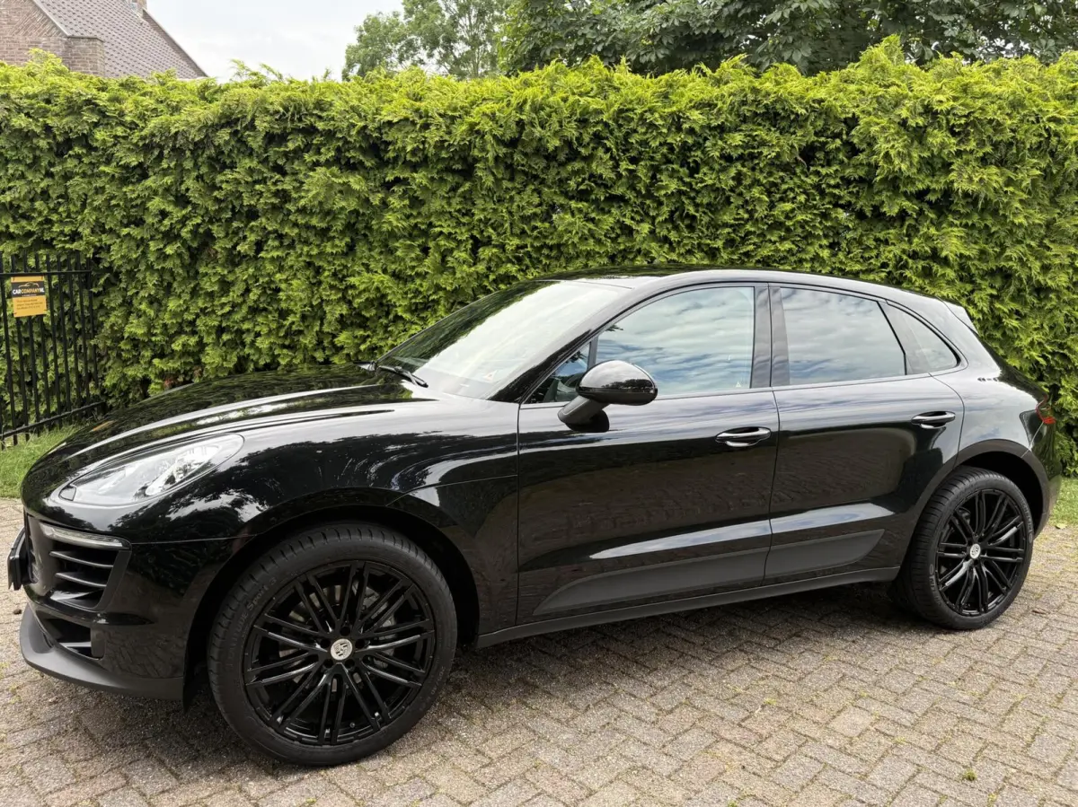 3.0 S | V6 | Black-on-black |ACC