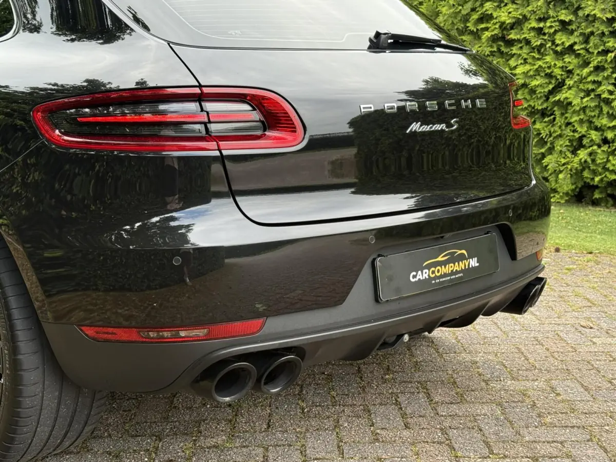 3.0 S | V6 | Black-on-black |ACC