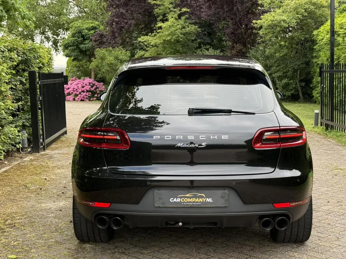 3.0 S | V6 | Black-on-black |ACC