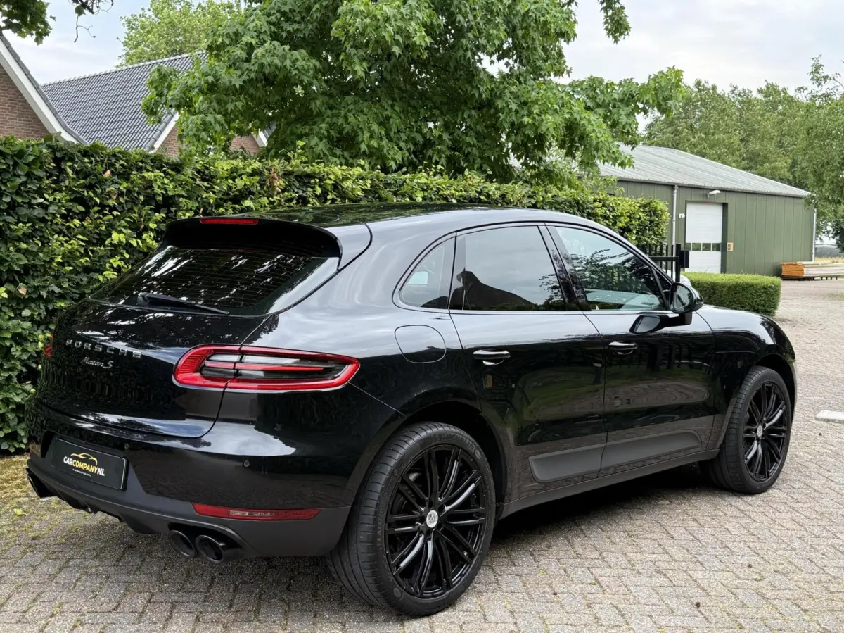 3.0 S | V6 | Black-on-black |ACC