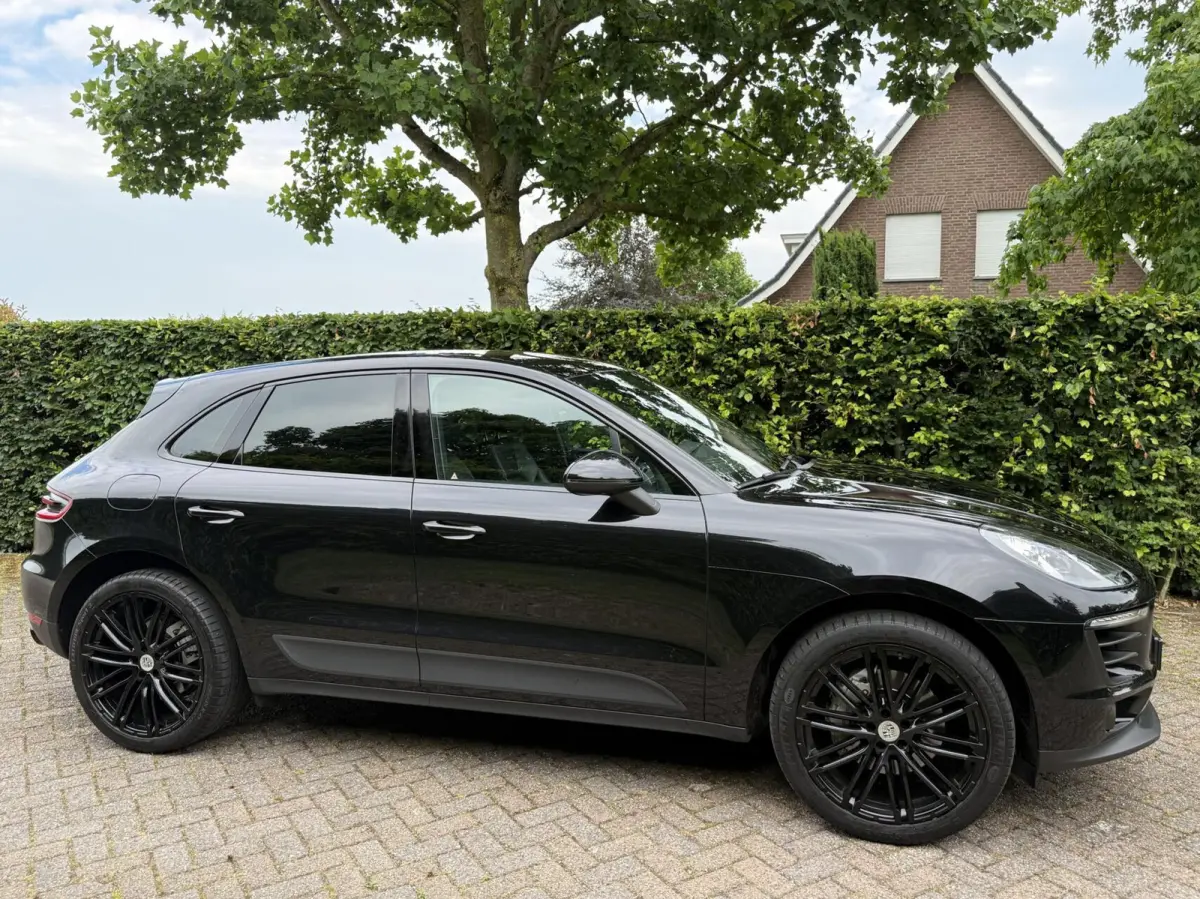 3.0 S | V6 | Black-on-black |ACC