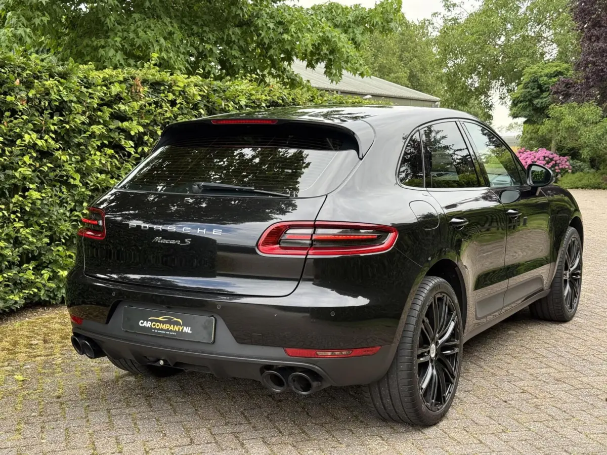 3.0 S | V6 | Black-on-black |ACC