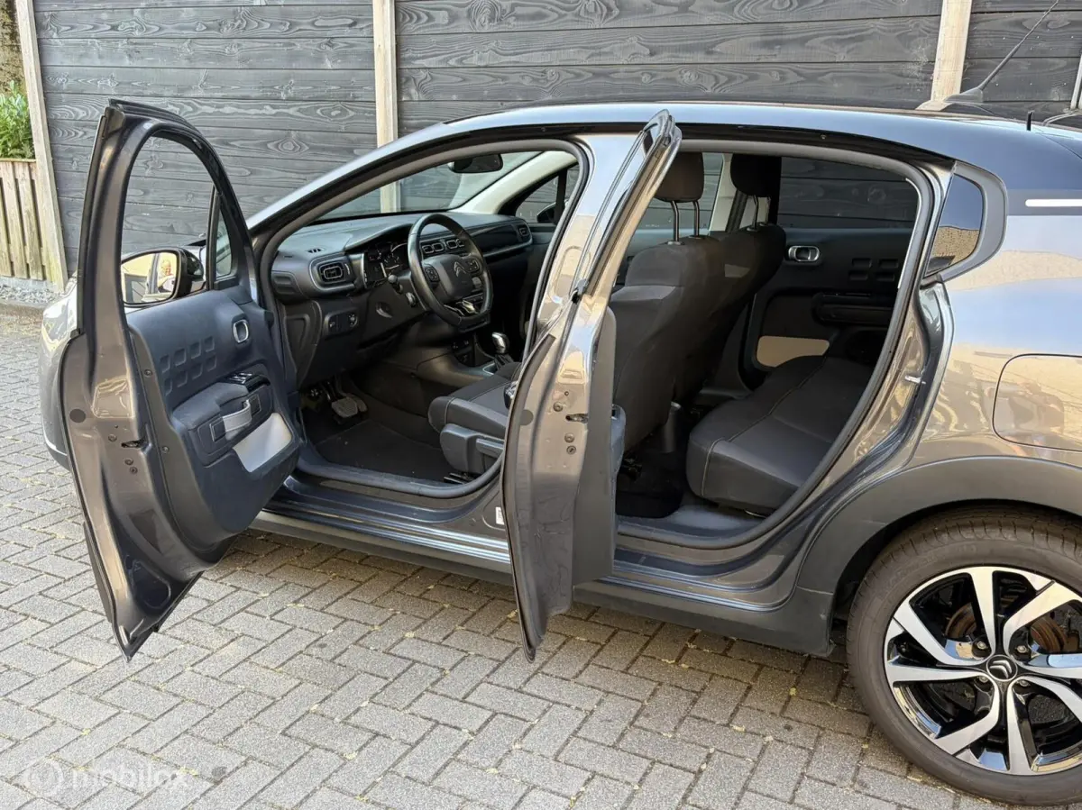 1.2 PureTech Shine Business 67.839KM / AUTOMAAT /Clima / 17" / FM NAV / Carplay