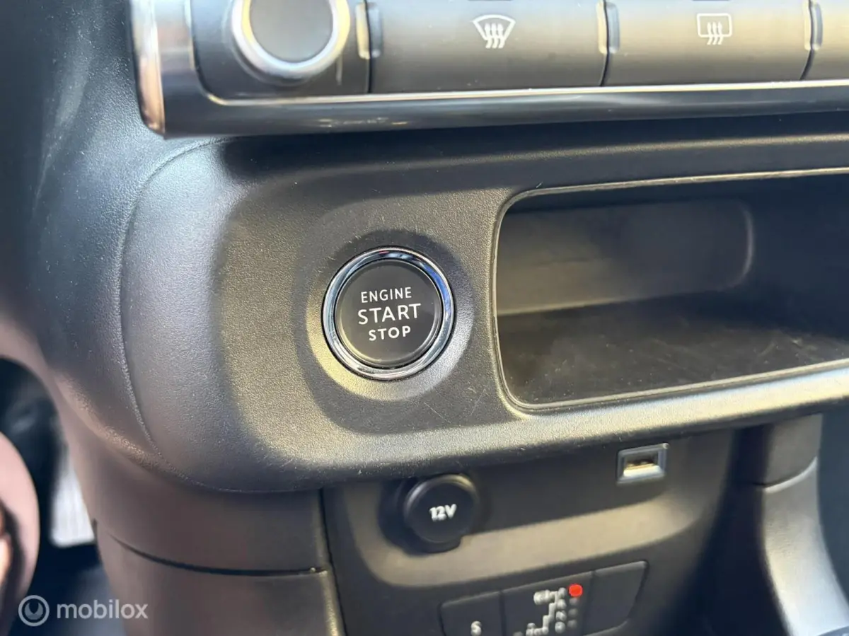 1.2 PureTech Shine Business 67.839KM / AUTOMAAT /Clima / 17" / FM NAV / Carplay