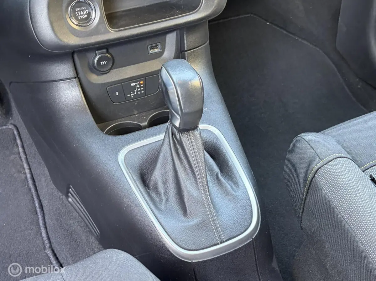 1.2 PureTech Shine Business 67.839KM / AUTOMAAT /Clima / 17" / FM NAV / Carplay