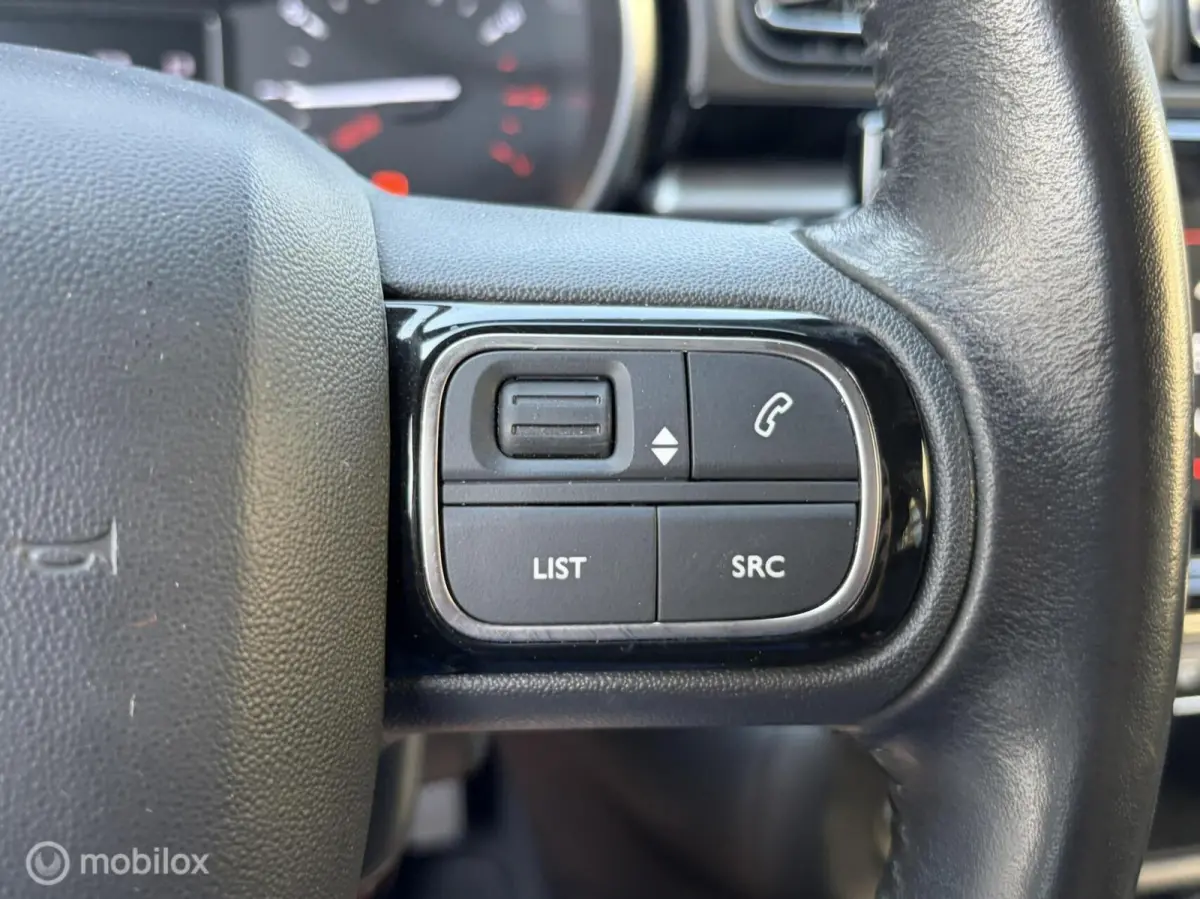 1.2 PureTech Shine Business 67.839KM / AUTOMAAT /Clima / 17" / FM NAV / Carplay