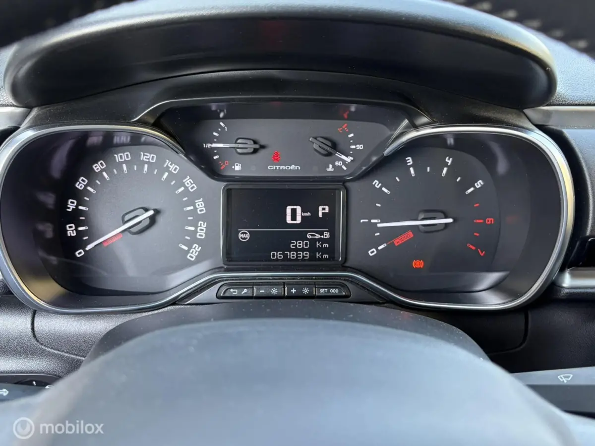 1.2 PureTech Shine Business 67.839KM / AUTOMAAT /Clima / 17" / FM NAV / Carplay