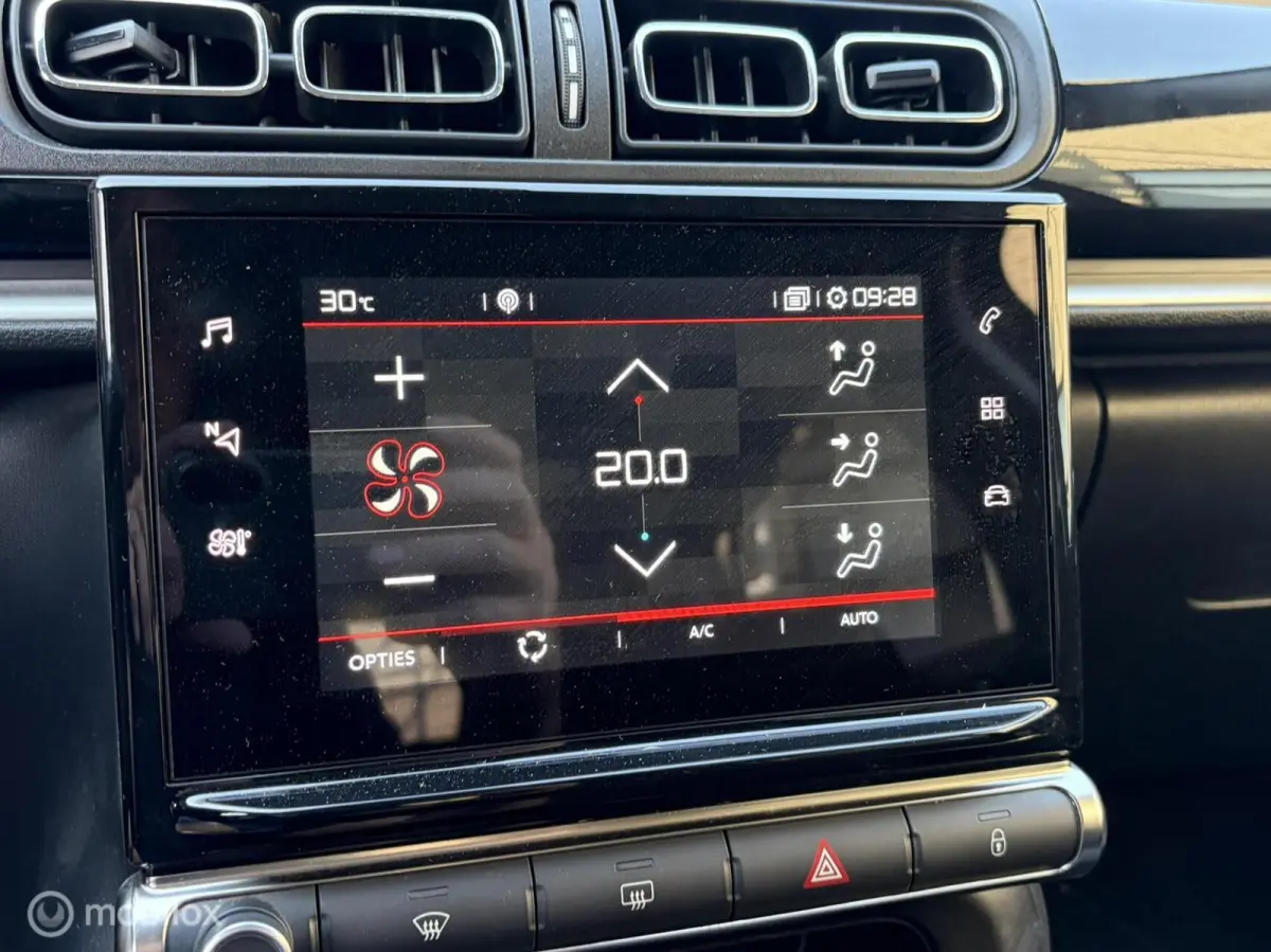 1.2 PureTech Shine Business 67.839KM / AUTOMAAT /Clima / 17" / FM NAV / Carplay