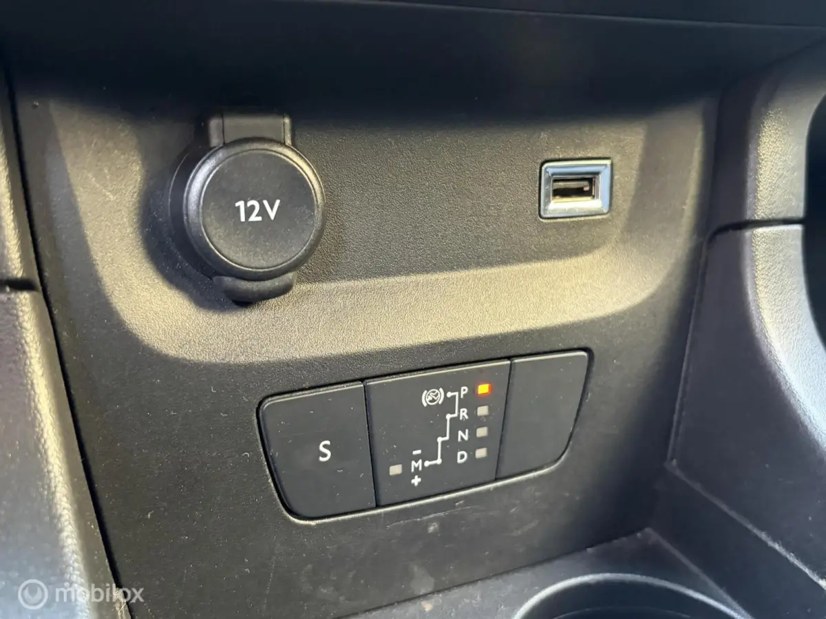 1.2 PureTech Shine Business 67.839KM / AUTOMAAT /Clima / 17" / FM NAV / Carplay