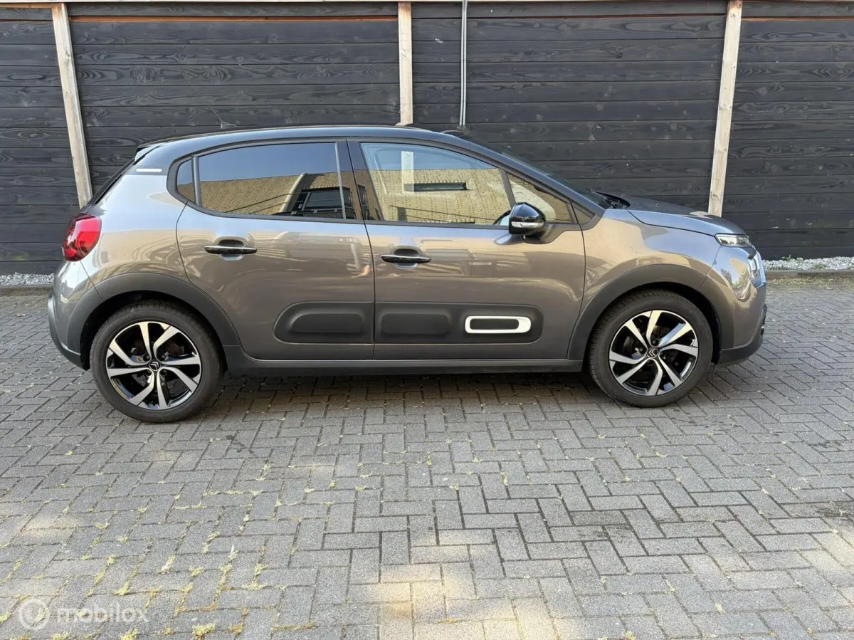 1.2 PureTech Shine Business 67.839KM / AUTOMAAT /Clima / 17" / FM NAV / Carplay