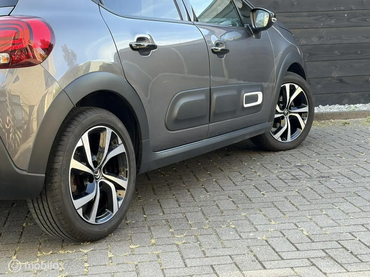 1.2 PureTech Shine Business 67.839KM / AUTOMAAT /Clima / 17" / FM NAV / Carplay