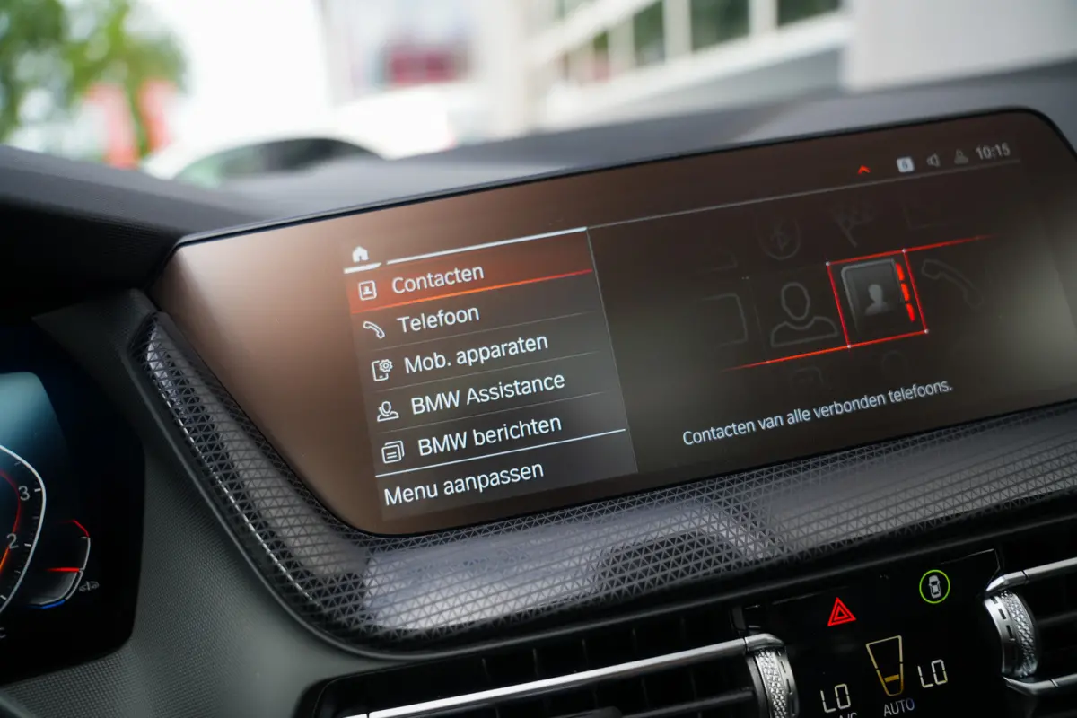220i 179 pk M-Sportpakket / Frozen-Grey/ Pano-Dak/ Harman&Kardon/ Individual/ Keyless/ Camera/ Memory/ Adapt.Cruise/ Stoel+Stuurverw./ 19''LMV