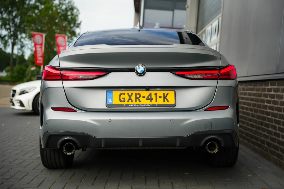220i 179 pk M-Sportpakket / Frozen-Grey/ Pano-Dak/ Harman&Kardon/ Individual/ Keyless/ Camera/ Memory/ Adapt.Cruise/ Stoel+Stuurverw./ 19''LMV