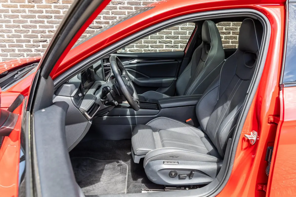 1.5 TSI 204pk PHEV Sportline Business | Panoramadak | Head-up Display | Stoelkoeling
