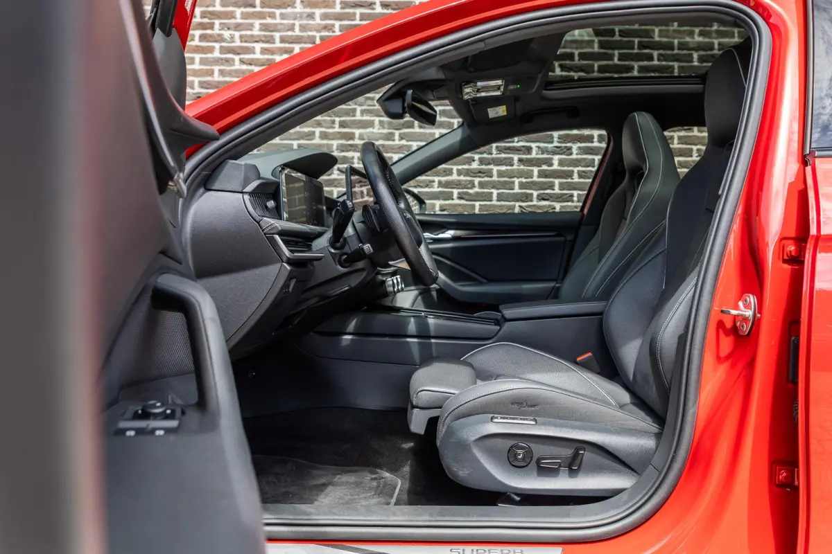 1.5 TSI 204pk PHEV Sportline Business | Panoramadak | Head-up Display | Stoelkoeling