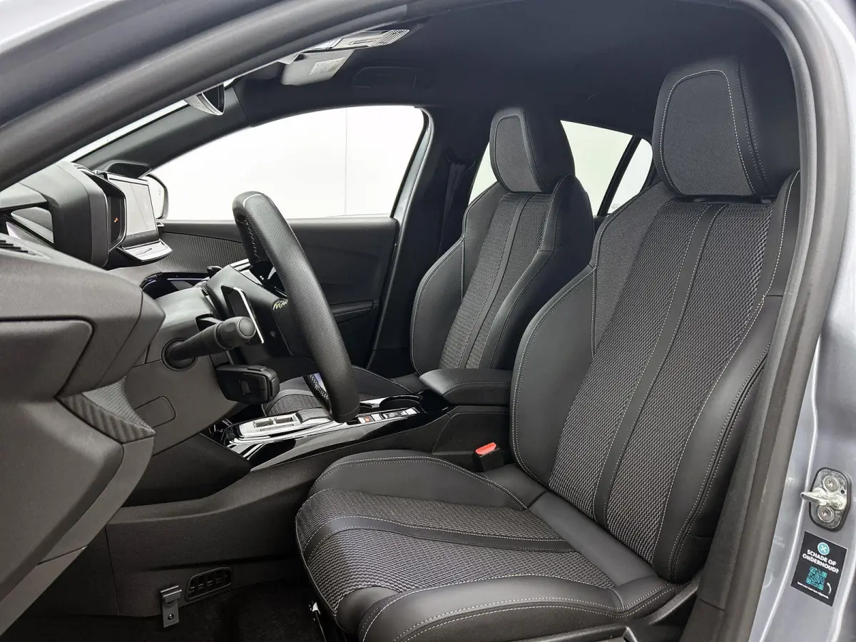 1.2 Hybrid 145pk GT Automaat | Navigatie | Camera Voor + Achter | Adaptieve Cruise Control | Climate Control | 17"LMV | Full-LED | Keyless Entry/Start |