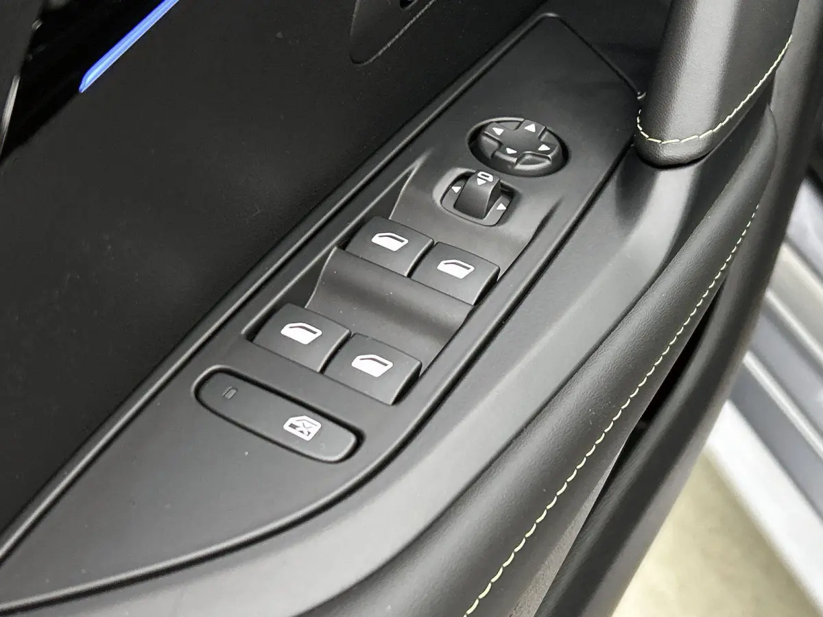 1.2 Hybrid 145pk GT Automaat | Navigatie | Camera Voor + Achter | Adaptieve Cruise Control | Climate Control | 17"LMV | Full-LED | Keyless Entry/Start |