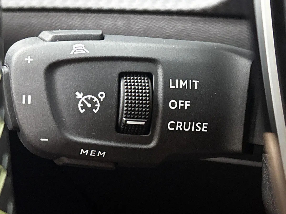 1.2 Hybrid 145pk GT Automaat | Navigatie | Camera Voor + Achter | Adaptieve Cruise Control | Climate Control | 17"LMV | Full-LED | Keyless Entry/Start |