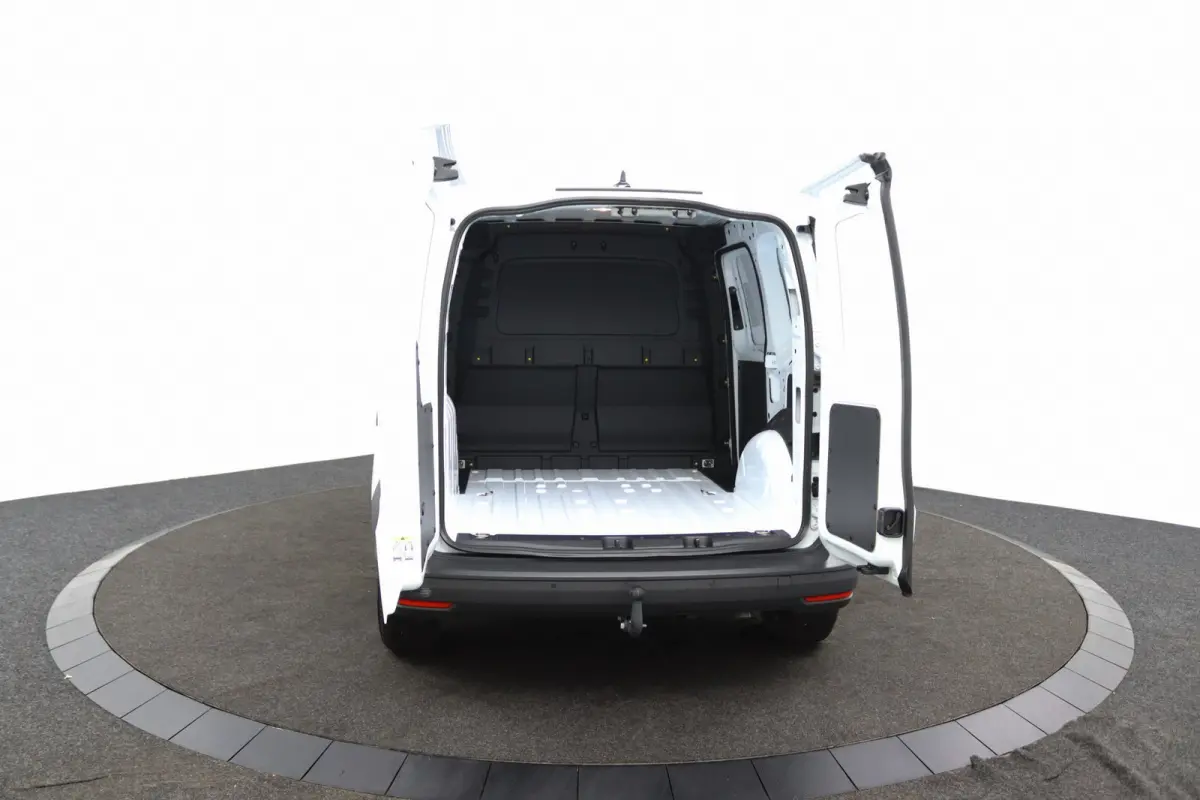 2.0 EcoBlue L1 Trend | NIEUW! | GEEN BPM! | Trekhaak | 1500KG Trekgewicht | Navigatie | Airco | Schuifdeur | CarPlay/Android Auto | Bluetooth | Parkeersensoren | Bluetooth