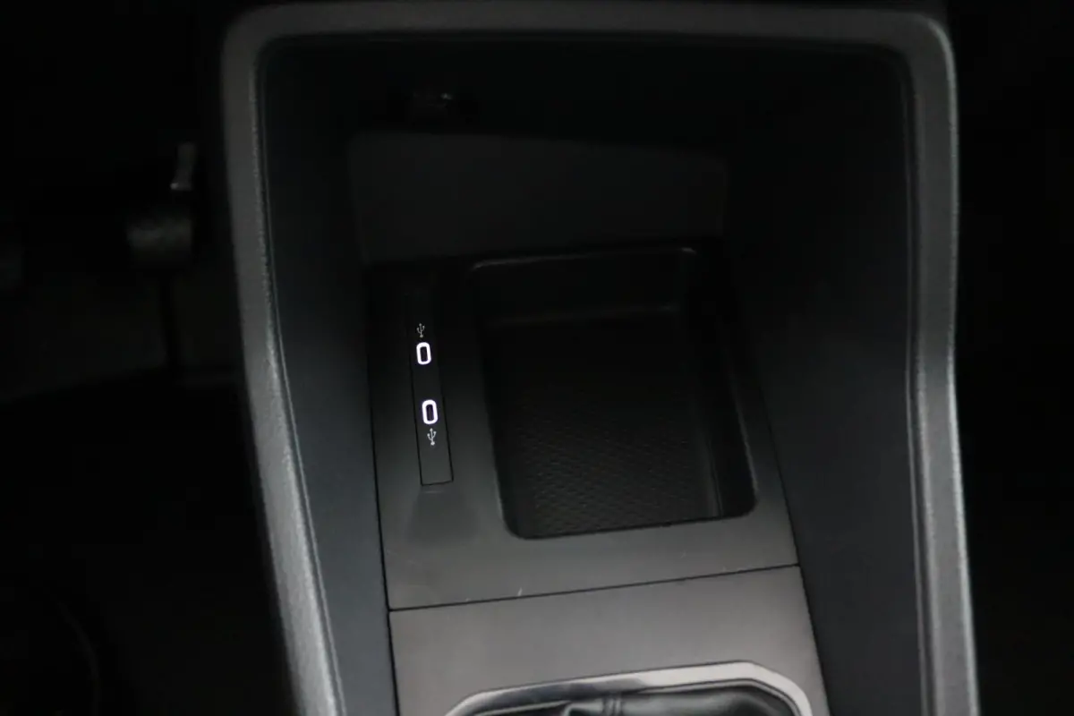 2.0 EcoBlue L1 Trend | NIEUW! | GEEN BPM! | Trekhaak | 1500KG Trekgewicht | Navigatie | Airco | Schuifdeur | CarPlay/Android Auto | Bluetooth | Parkeersensoren | Bluetooth
