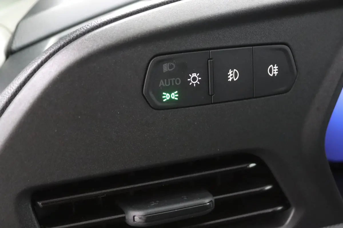 2.0 EcoBlue L1 Trend | NIEUW! | GEEN BPM! | Trekhaak | 1500KG Trekgewicht | Navigatie | Airco | Schuifdeur | CarPlay/Android Auto | Bluetooth | Parkeersensoren | Bluetooth
