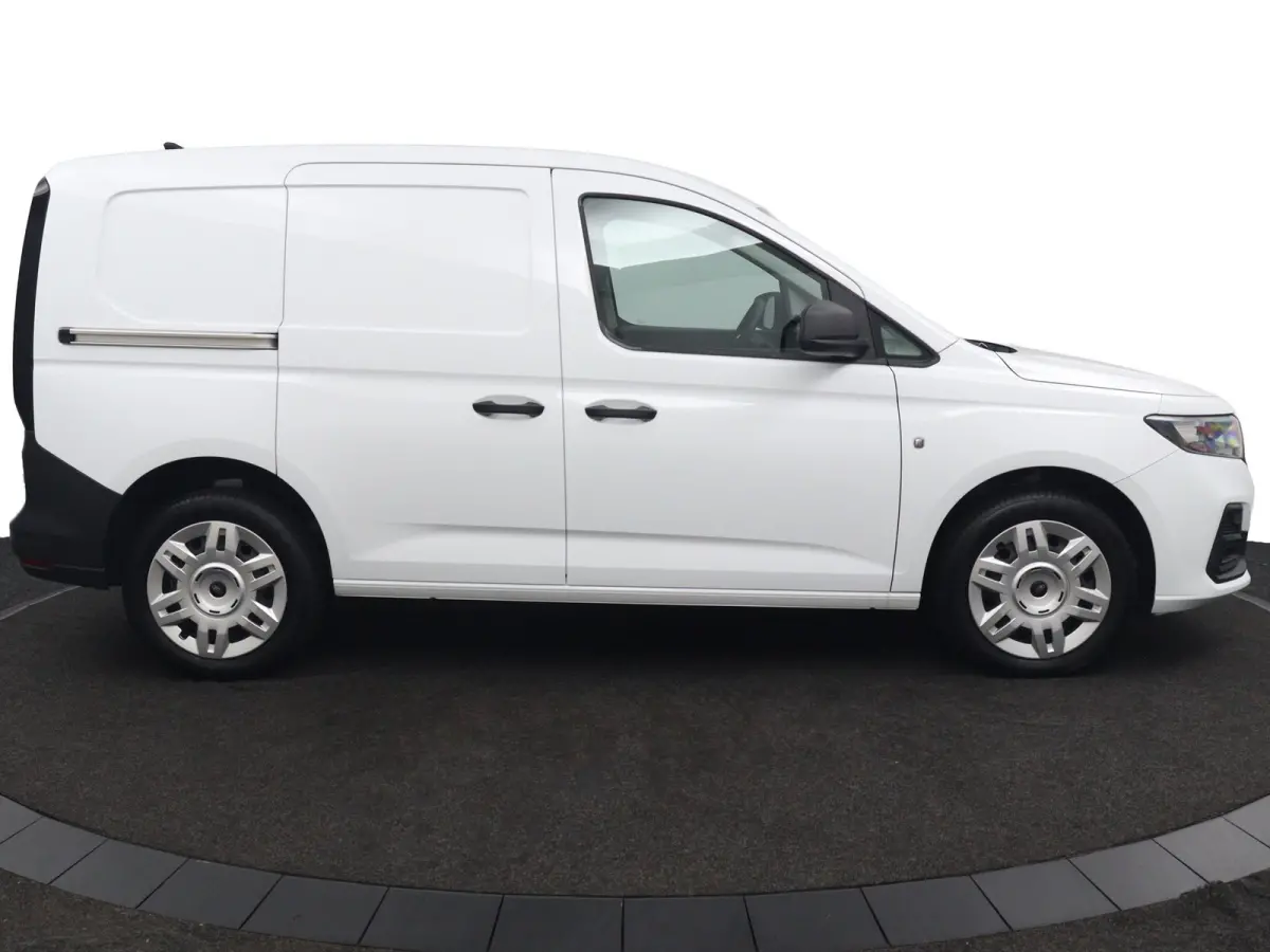 2.0 EcoBlue L1 Trend | NIEUW! | GEEN BPM! | Trekhaak | 1500KG Trekgewicht | Navigatie | Airco | Schuifdeur | CarPlay/Android Auto | Bluetooth | Parkeersensoren | Bluetooth