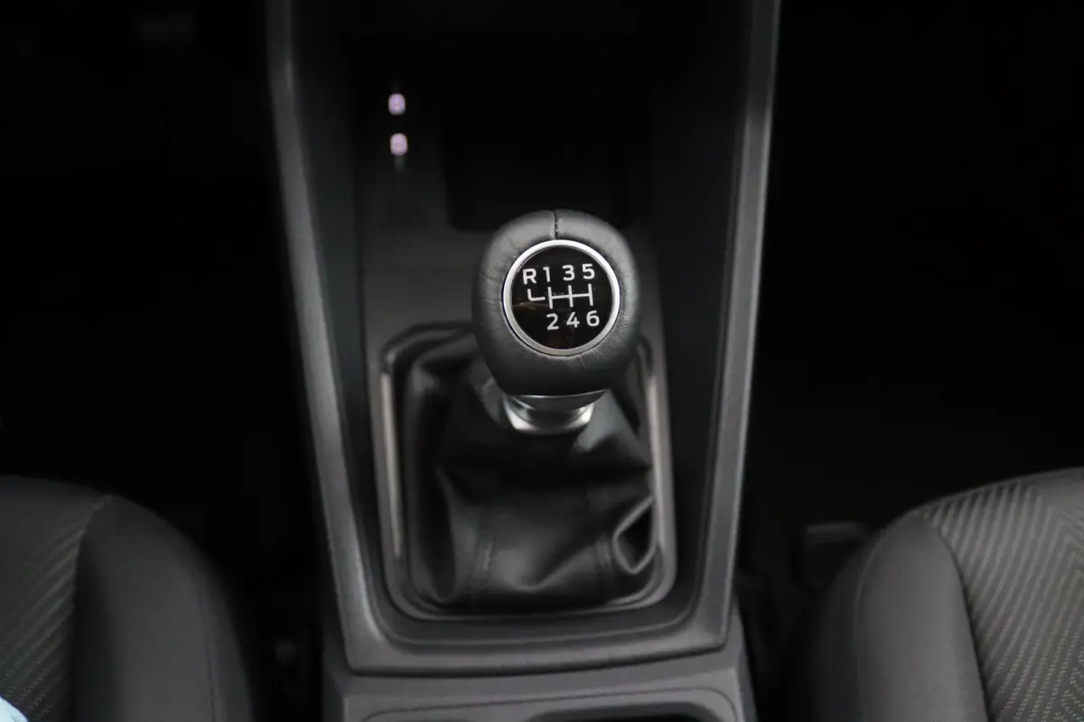 2.0 EcoBlue L1 Trend | NIEUW! | GEEN BPM! | Trekhaak | 1500KG Trekgewicht | Navigatie | Airco | Schuifdeur | CarPlay/Android Auto | Bluetooth | Parkeersensoren | Bluetooth