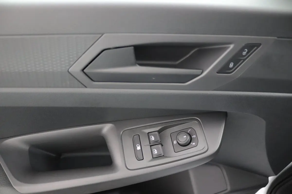 2.0 EcoBlue L1 Trend | NIEUW! | GEEN BPM! | Trekhaak | 1500KG Trekgewicht | Navigatie | Airco | Schuifdeur | CarPlay/Android Auto | Bluetooth | Parkeersensoren | Bluetooth