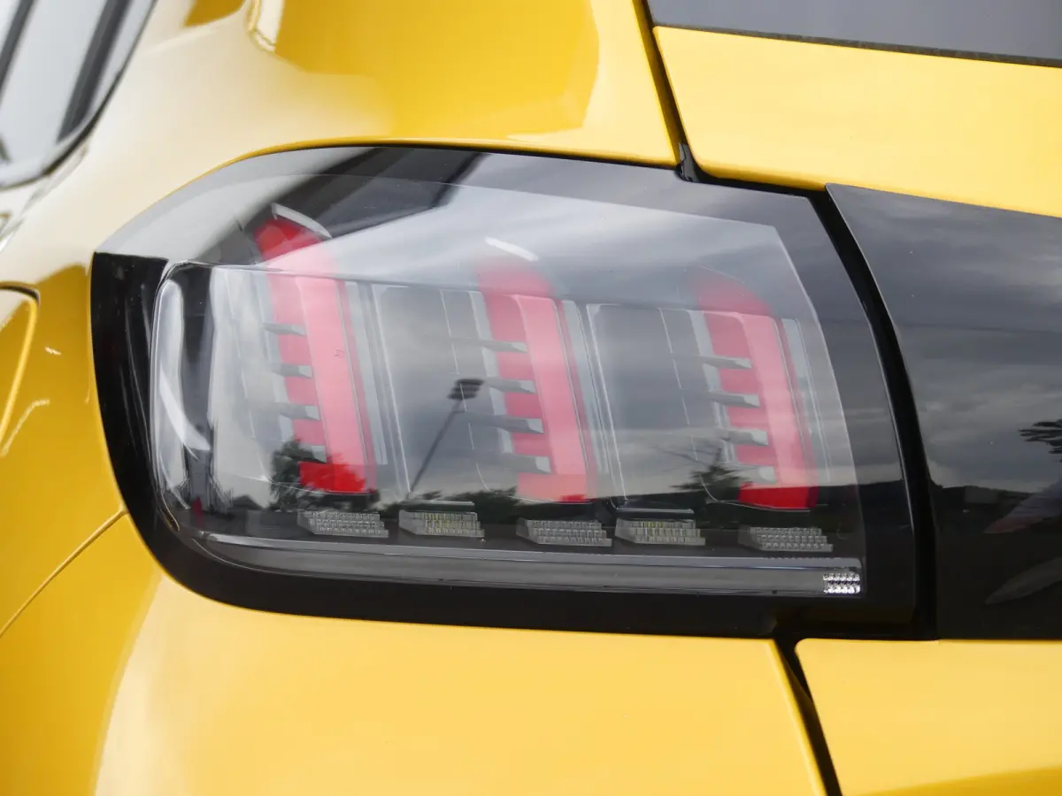 1.2 PureTech GT Pack | TREKHAAK | CAMERA | ADAPTIVE CRUISE | DODEHOEKDETECTIE | STOELVERWARMING | PARKEERSENSOREN V+A | APPLE CARPLAY / ANDRIOD AUTO | NAVI | LMV 17" |