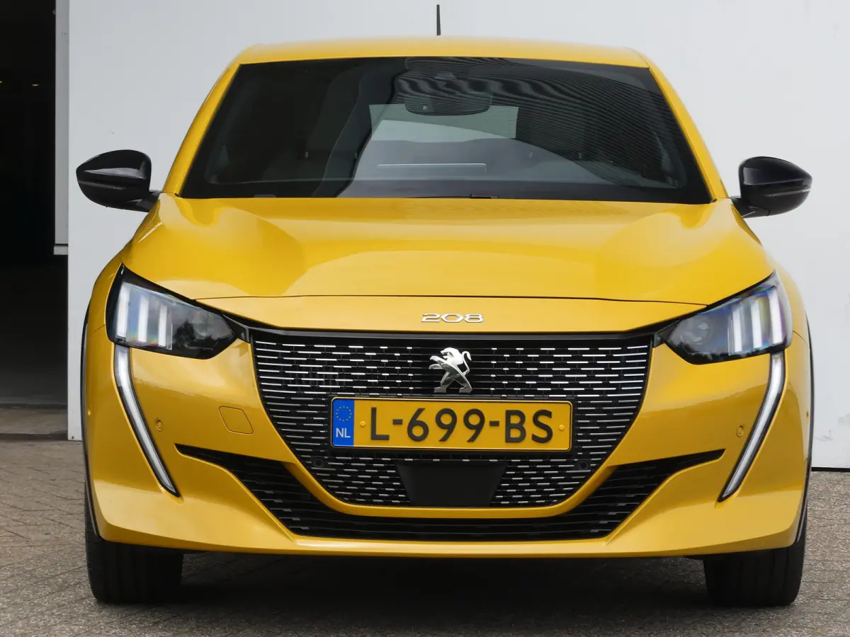 1.2 PureTech GT Pack | TREKHAAK | CAMERA | ADAPTIVE CRUISE | DODEHOEKDETECTIE | STOELVERWARMING | PARKEERSENSOREN V+A | APPLE CARPLAY / ANDRIOD AUTO | NAVI | LMV 17" |