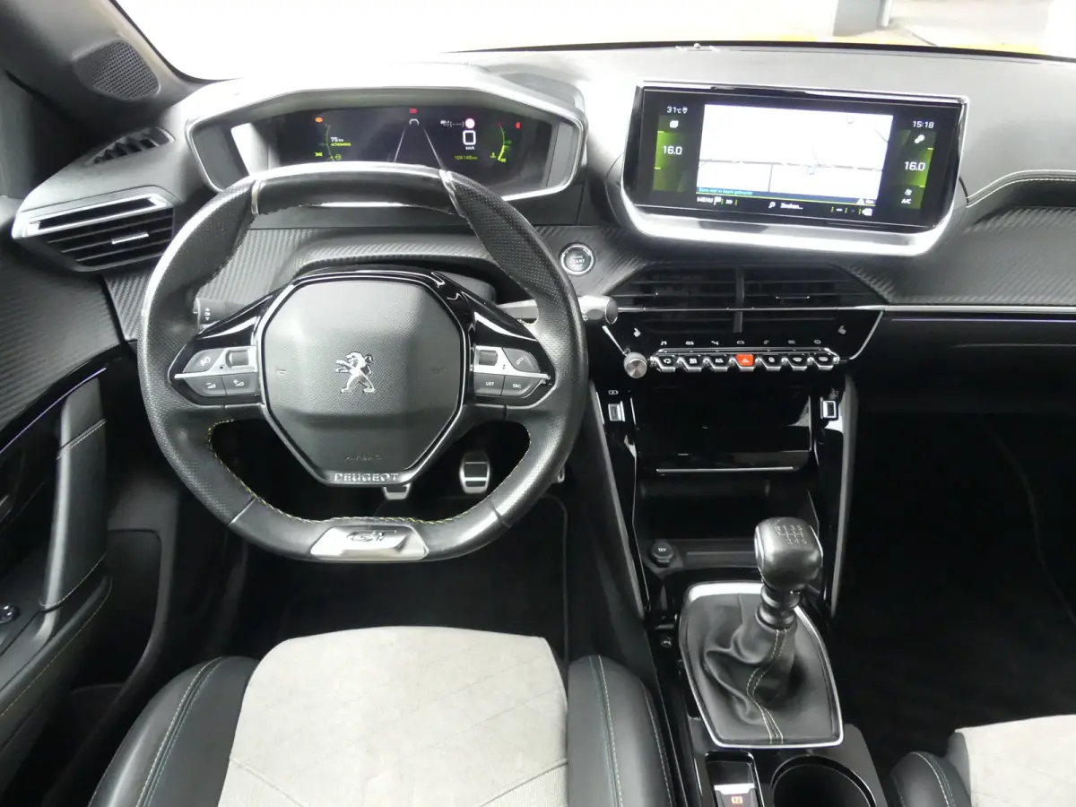 1.2 PureTech GT Pack | TREKHAAK | CAMERA | ADAPTIVE CRUISE | DODEHOEKDETECTIE | STOELVERWARMING | PARKEERSENSOREN V+A | APPLE CARPLAY / ANDRIOD AUTO | NAVI | LMV 17" |