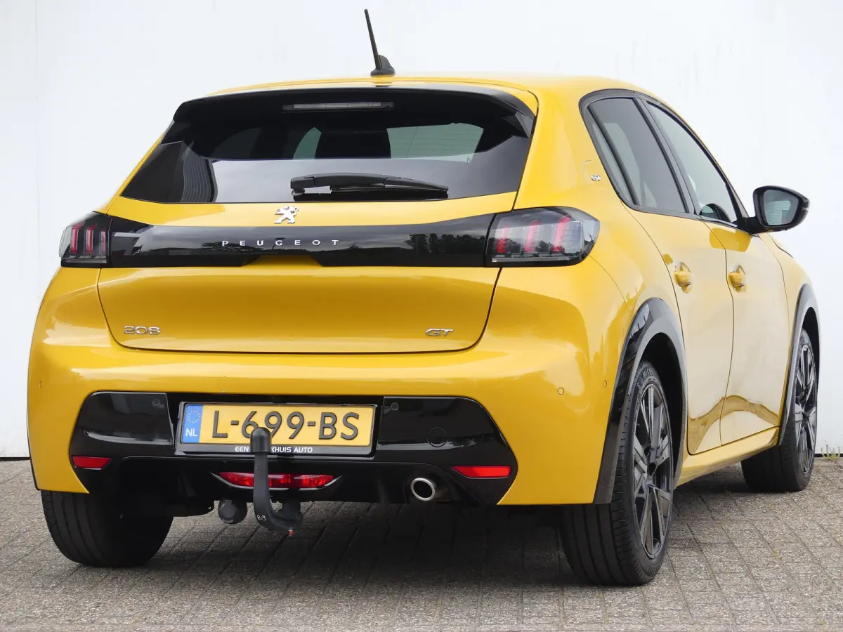 1.2 PureTech GT Pack | TREKHAAK | CAMERA | ADAPTIVE CRUISE | DODEHOEKDETECTIE | STOELVERWARMING | PARKEERSENSOREN V+A | APPLE CARPLAY / ANDRIOD AUTO | NAVI | LMV 17" |