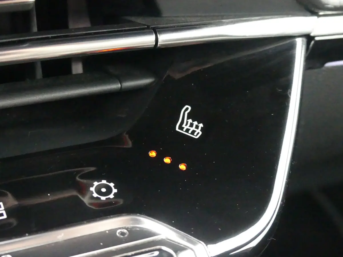 1.2 PureTech GT Pack | TREKHAAK | CAMERA | ADAPTIVE CRUISE | DODEHOEKDETECTIE | STOELVERWARMING | PARKEERSENSOREN V+A | APPLE CARPLAY / ANDRIOD AUTO | NAVI | LMV 17" |