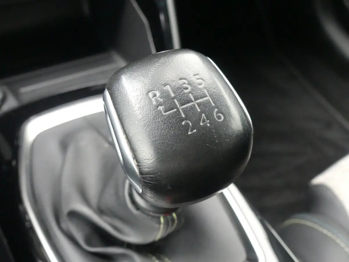 1.2 PureTech GT Pack | TREKHAAK | CAMERA | ADAPTIVE CRUISE | DODEHOEKDETECTIE | STOELVERWARMING | PARKEERSENSOREN V+A | APPLE CARPLAY / ANDRIOD AUTO | NAVI | LMV 17" |